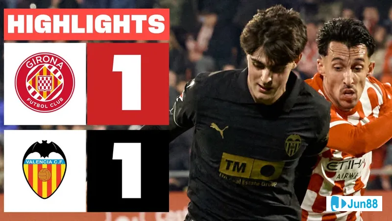 Cầu thủ của Girona và Valencia đang tranh chấp quả bóng trên sân cỏ - "Girona" vs "Valencia" Cầu thủ của Girona và Valencia đang tranh chấp quả bóng trên sân cỏ - "Girona" vs…