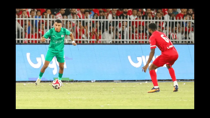 Cầu thủ của Al Ittihad lao vào với tinh thần quyết tâm cao độ trước phòng ngự của Al Masry Cầu thủ của Al Ittihad lao vào với tinh thần quyết tâm cao độ trước phòng ngự của Al Masry