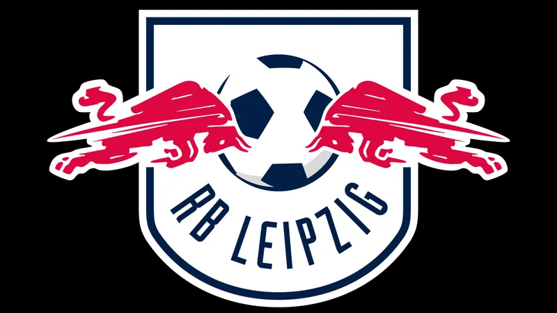 Cầu thủ RB Leipzig tấn công mạnh mẽ trước phòng ngự của Heidenheim Cầu thủ RB Leipzig tấn công mạnh mẽ trước phòng ngự của Heidenheim