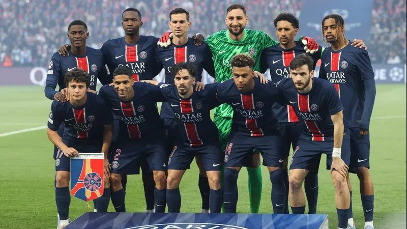 Cầu thủ Paris vượt qua cầu thủ Auxerre đầy quyết tâm Cầu thủ Paris vượt qua cầu thủ Auxerre đầy quyết tâm