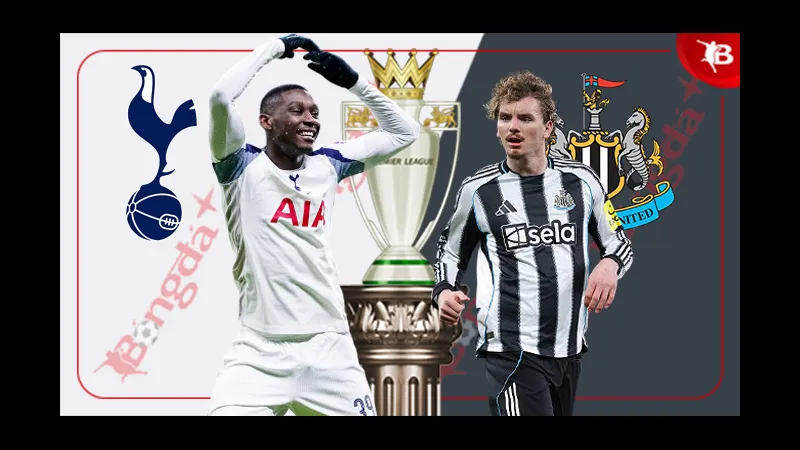 Cầu thủ Tottenham và Newcastle đang tranh chấp quả bóng trên sân Cầu thủ Tottenham và Newcastle đang tranh chấp quả bóng trên sân