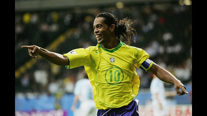 Cầu thủ Brazil với vẻ mặt tự tin trước Pháp